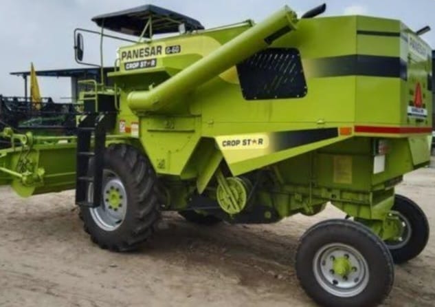 COMBINE HARVESTER