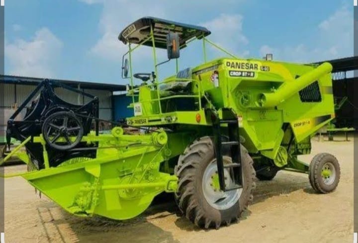COMBINE HARVESTER